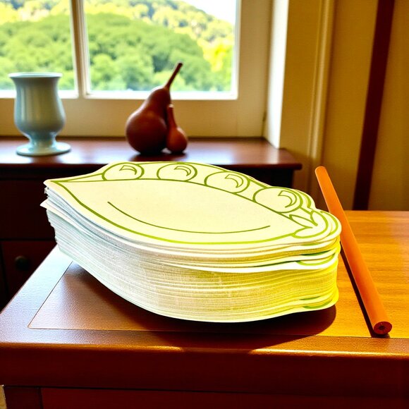 Marks & Spencer Novelty Stationary Note Paper PEAS + Pencil Set New - Picture 2 of 9